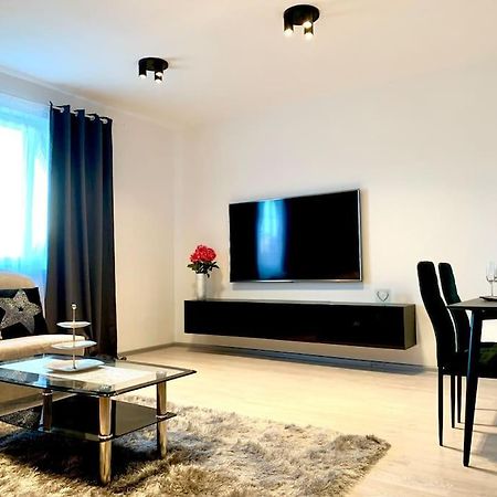 ברטיסלאבה Spacious Apartment Near Hockey And Football Arena מראה חיצוני תמונה
