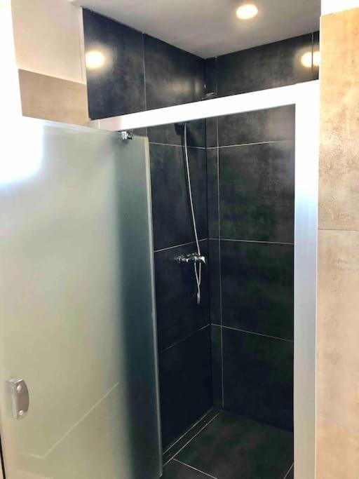 ברטיסלאבה Spacious Apartment Near Hockey And Football Arena מראה חיצוני תמונה