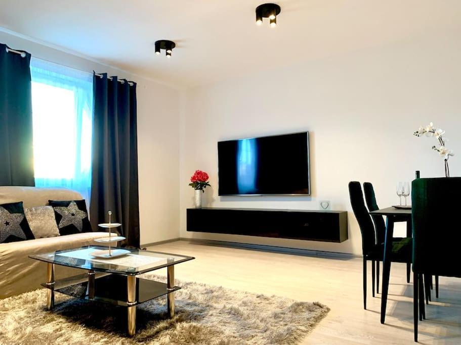 ברטיסלאבה Spacious Apartment Near Hockey And Football Arena מראה חיצוני תמונה
